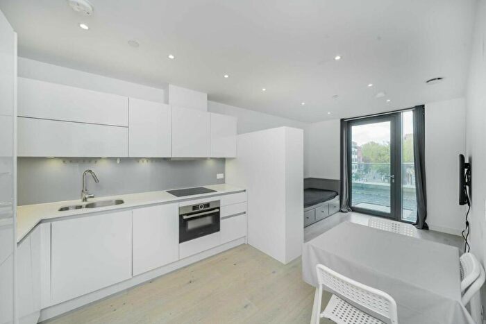 1 Bedroom Flat To Rent In City North Place, London, N4