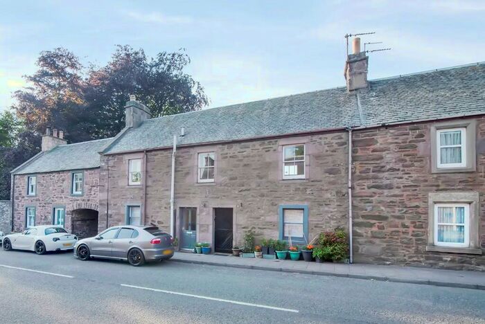3 Bedroom Maisonette For Sale In Drummond Street, Muthill, PH5