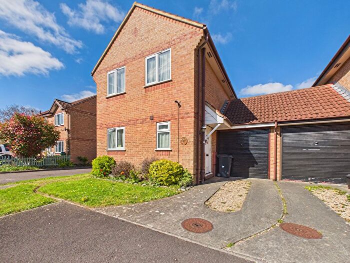 3 Bedroom Link Detached House For Sale In Graves Close, Bridgwater, TA6