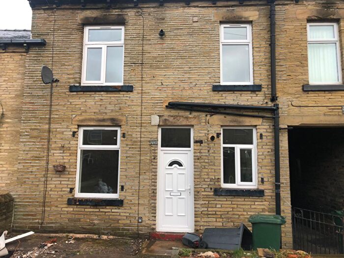2 Bedroom Terraced House For Sale In Paley Terrace, Bradford, BD4