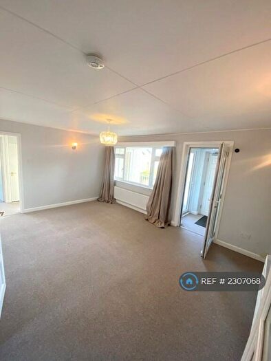 2 Bedroom Flat To Rent In Francis Court, Barrack Road, Exeter, EX2