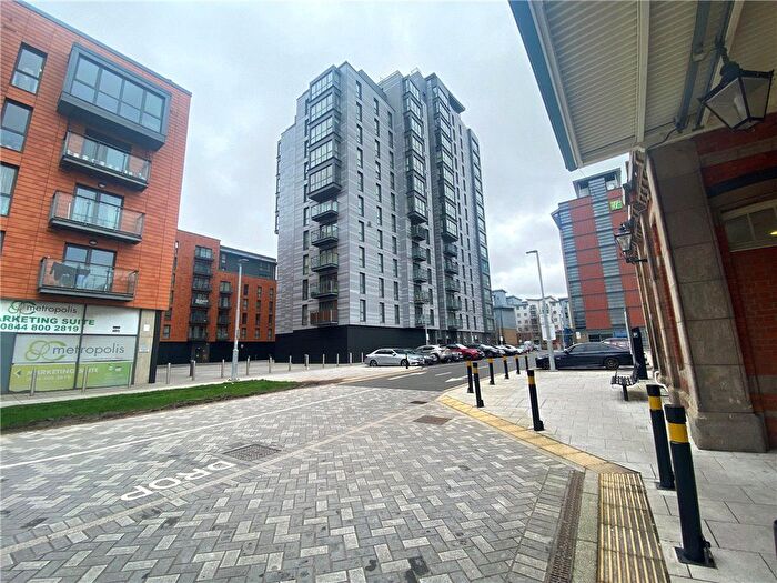 2 Bedroom Flat To Rent In Railway Terrace, Slough, Berkshire, SL2