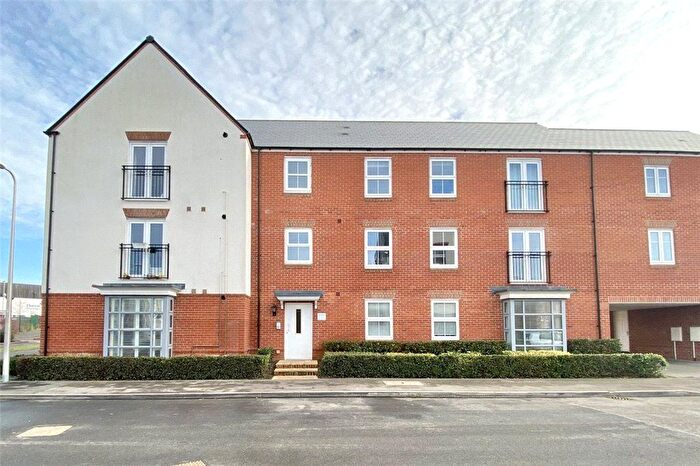 2 Bedroom Flat For Sale In Bremner Way, Wokingham, Berkshire, RG40
