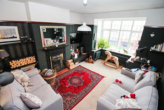 2 Bedroom Flat For Sale In London Road, Leigh-On-Sea, SS9