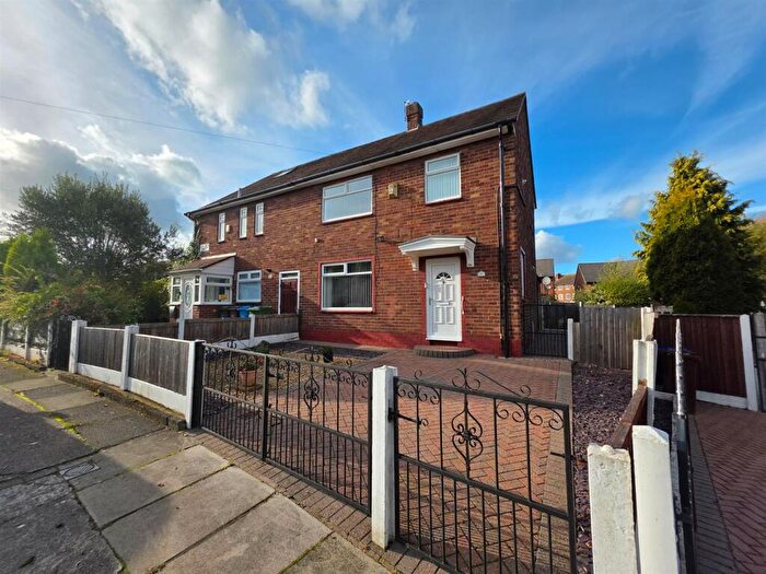 3 Bedroom End Of Terrace House For Sale In Compton Drive, Newall Green, M23