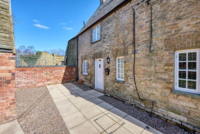 2 Bedroom Character Property For Sale In Lower Street, Twywell, NN14