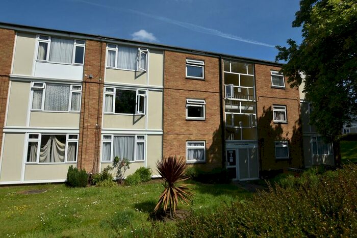 1 Bedroom Flat To Rent In Mostyn House, Merryhill Road, Bracknell, RG42