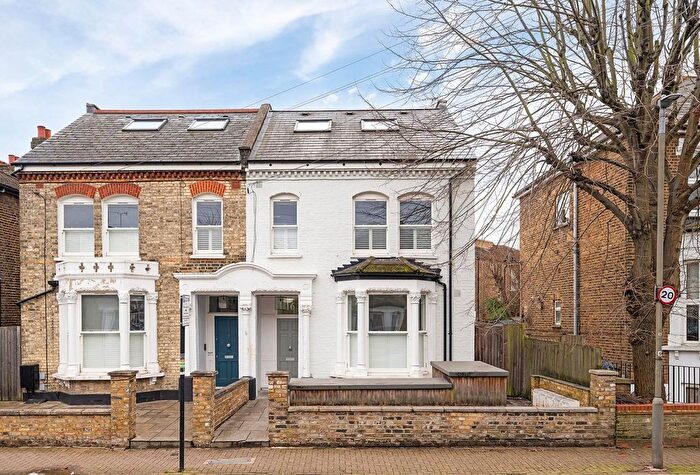 2 Bedroom Flat For Sale In Byrne Road, SW12