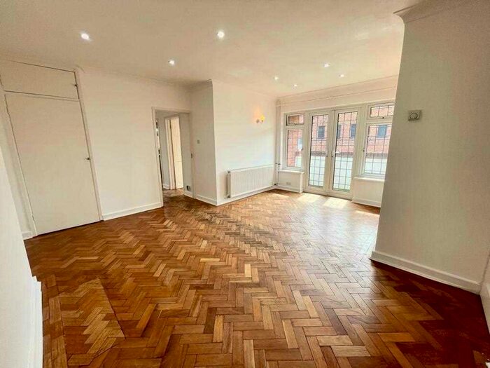 3 Bedroom Apartment To Rent In Ethorpe Crescent, Gerrards Cross, SL9