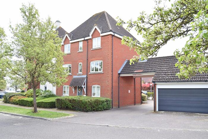 2 Bedroom Flat For Sale In Wickham Crescent, Chelmsford, CM1