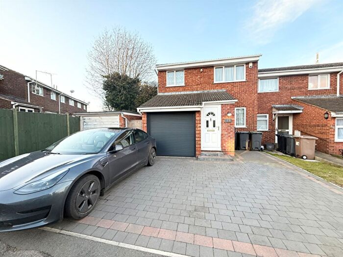 3 Bedroom Semi Detached House For Sale In Dunsmore Road, Luton, LU1