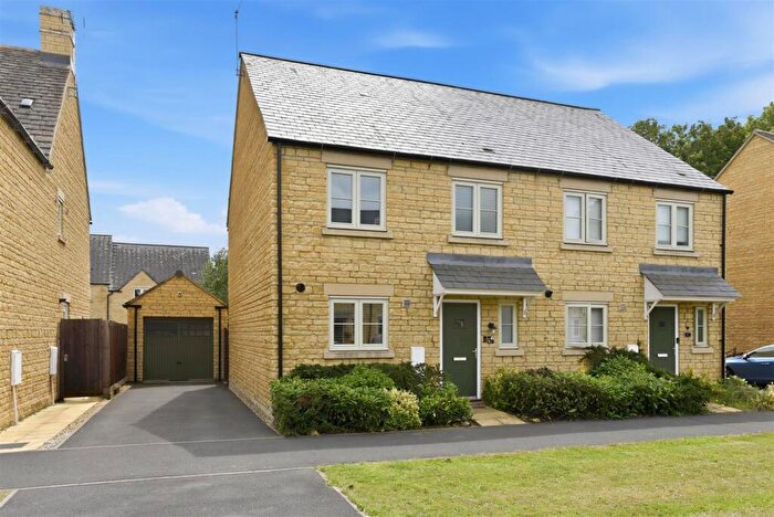 3 Bedroom Semi Detached House For Sale In Valetta Way, Moreton-in-Marsh, GL56