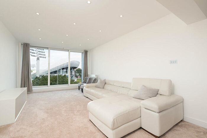 3 Bedroom Apartment To Rent In St Johns Wood Road, St John Wood, London, NW8