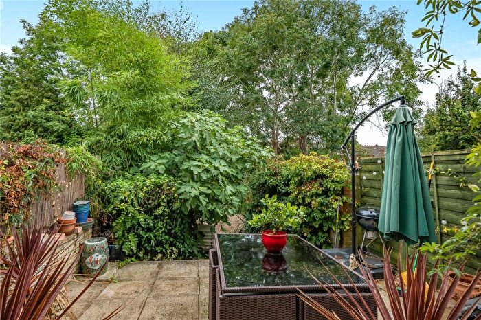 5 Bedroom Semi-Detached House For Sale In Lakeside Road, Palmers Green, London, N13