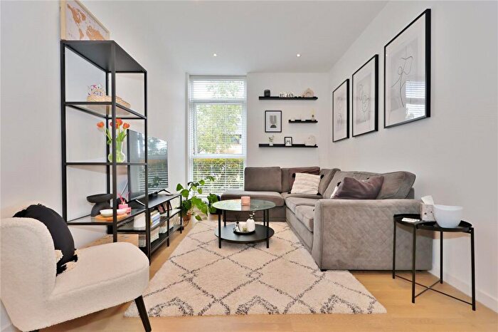 1 Bedroom Apartment For Sale In River Court, Sheerwater, Woking, Surrey, GU21