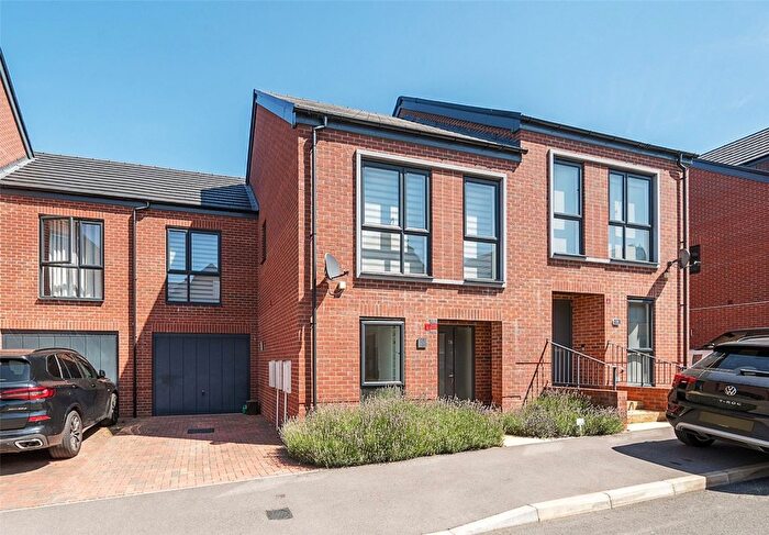 3 Bedroom Terraced House For Sale In Holmesley Road, Borehamwood, Hertfordshire, WD6