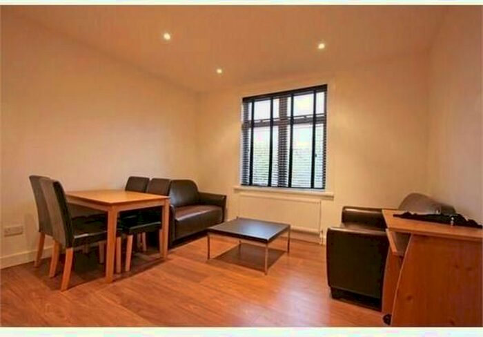 1 Bedroom Flat To Rent In Upper Tooting Park, Tooting Bec SW17