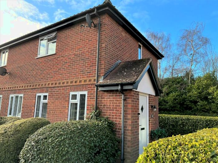 1 Bedroom End Of Terrace House To Rent In Hammonds Lane, Billericay, Essex, CM11