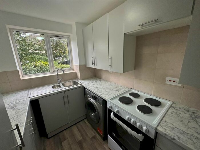 2 Bedroom Flat To Rent In Chiswell Court, Watford, WD24