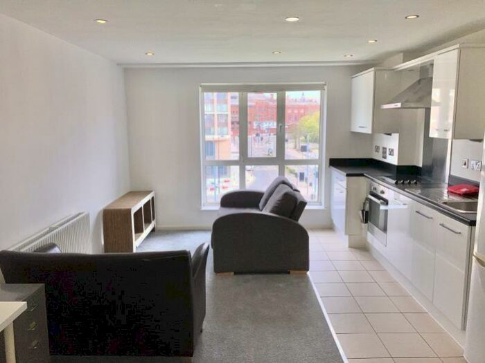 Flat To Rent In Hive, Masshouse Plaza, Birmingham, B5