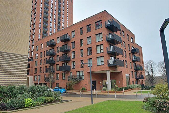 1 Bedroom Apartment For Sale In Shearwater Drive, London, NW9