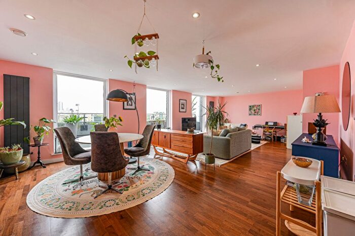 3 Bedroom Flat To Rent In Wharf Street, Deptford, London, SE8