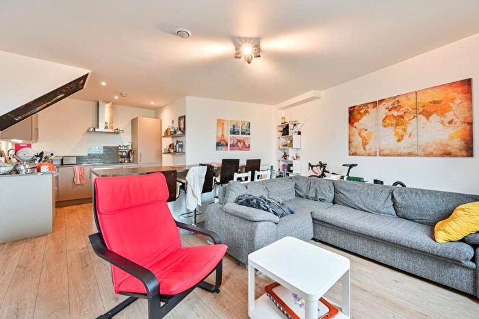 3 Bedroom Flat For Sale In Rotherhithe New Road, Bermondsey, London, SE16