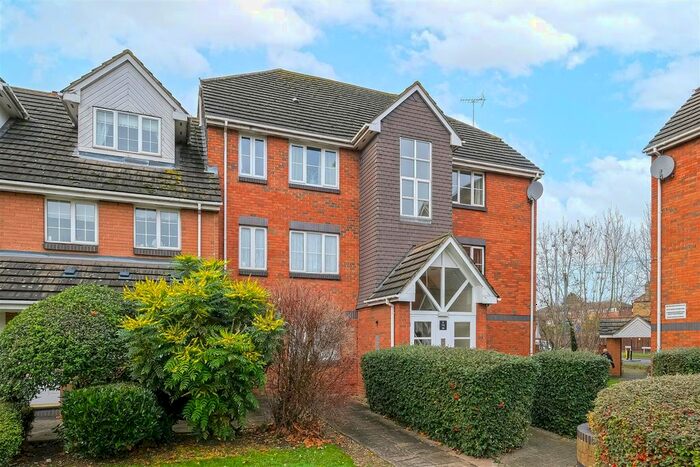 2 Bedroom Flat To Rent In The Croft, Friday Hill, Chingford, London E4