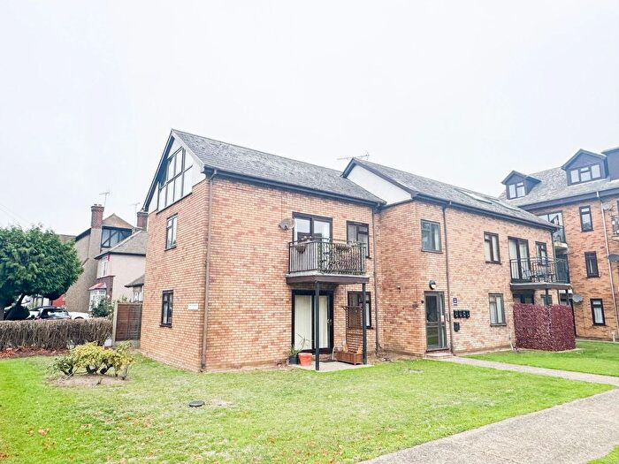 2 Bedroom Flat For Sale In London Road, Hadleigh, SS7