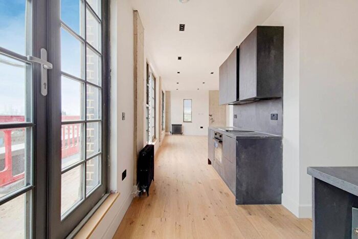 2 Bedroom Flat To Rent In Heaton Road, Peckham, London, SE15