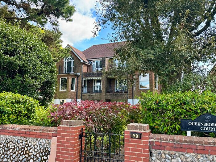 2 Bedroom Flat To Rent In Grand Avenue, Worthing, BN11