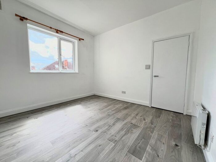 Studio To Rent In High Street, Barnet, EN5