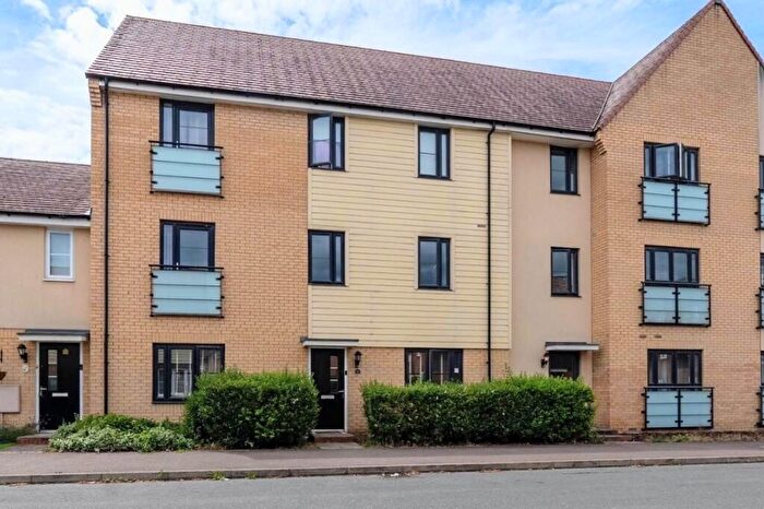 2 Bedroom Maisonette For Sale In Healey Road, Dunstable, Bedfordshire, LU6