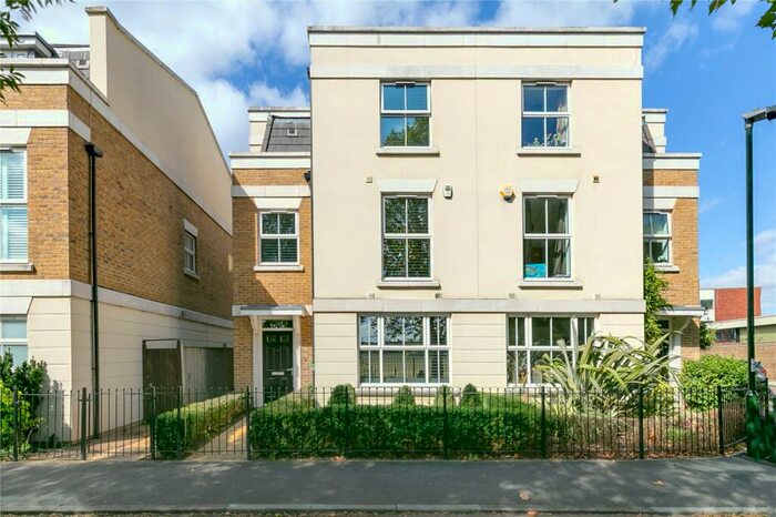 4 Bedroom Semi-Detached House To Rent In Williams Lane, East Sheen, SW14