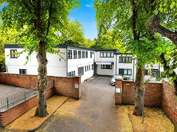 2 Bedroom Flat For Sale In Vivian Avenue, Nottingham, NG5
