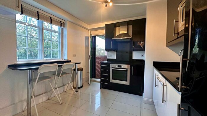 2 Bedroom Apartment To Rent In Lyttelton Road, London, N2