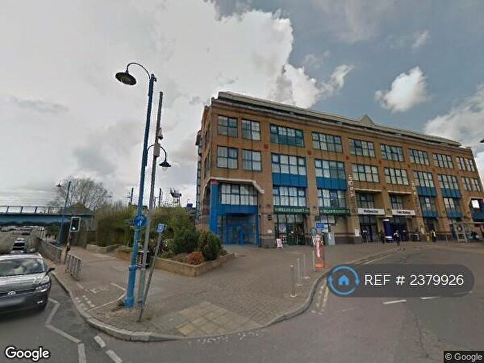 1 Bedroom Flat To Rent In Darkes Lane, Potters Bar, EN6