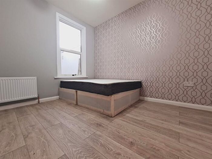 3 Bedroom Flat To Rent In Ruckholt Road, London, E10