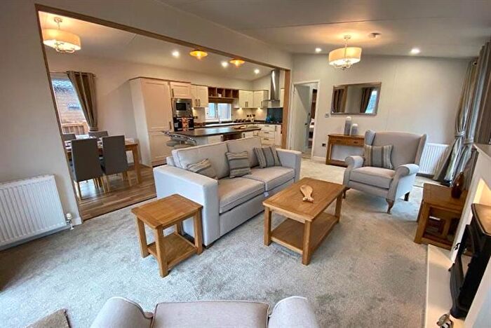 2 Bedroom Mobile/park Home For Sale In Main Road, Ventnor, Isle Of Wight, PO38
