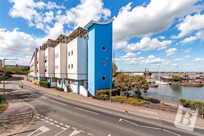 2 Bedroom Flat To Rent In Venture Court, Canal Road, Gravesend, Kent, DA12
