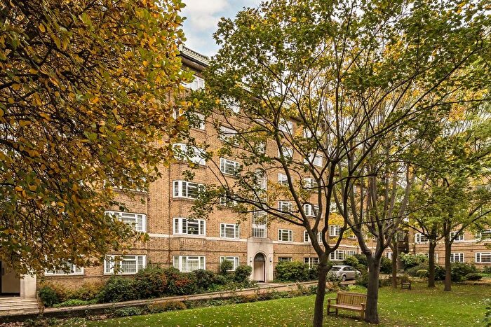 3 Bedroom Flat To Rent In Streatham High Road, Streatham High Road, SW16