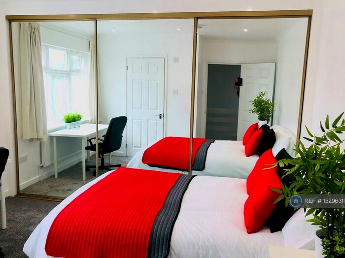 6 Bedroom Semi-Detached House To Rent In Harefied Road, Southampton, SO17