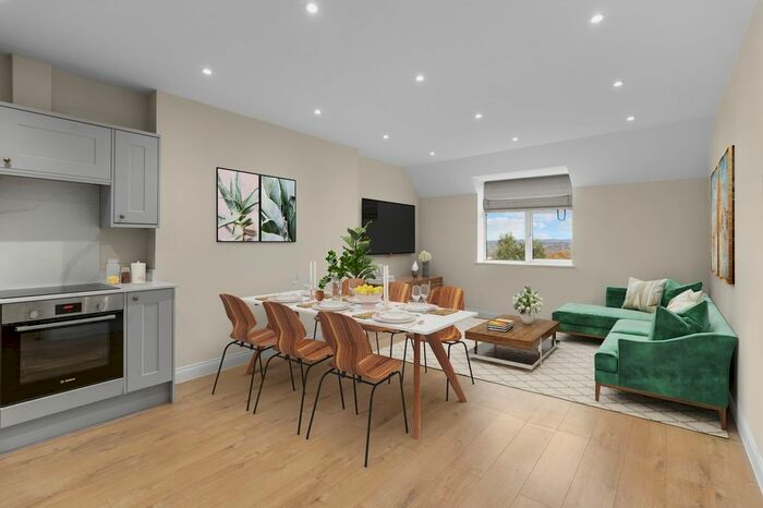 2 Bedroom Flat For Sale In Graylands Manor, Langhurst Wood Road, RH12