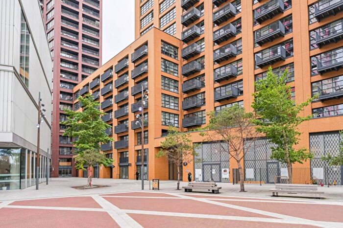 Studio To Rent In Astell House, Tower Hamlets, London, E14