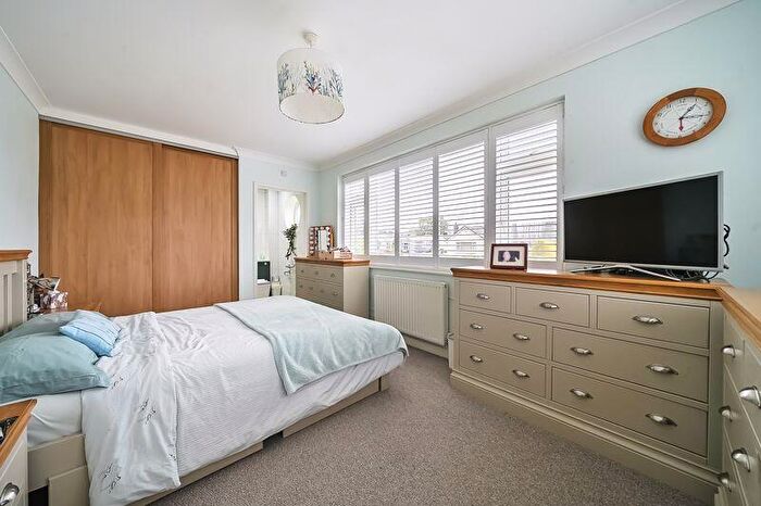 4 Bedroom Detached House For Sale In Newlands Way, Broadstone, BH18