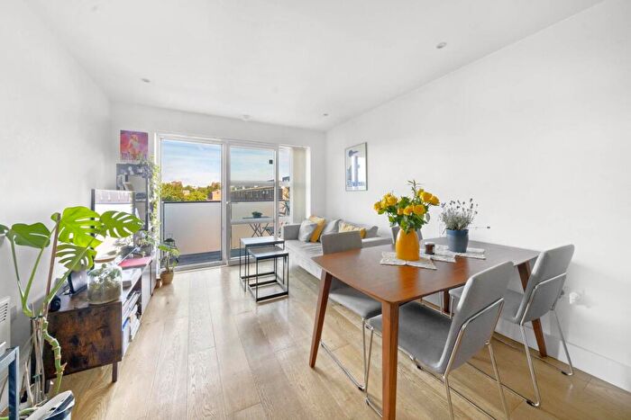 1 Bedroom Apartment To Rent In Tiltman Place, Finsbury Park, N7