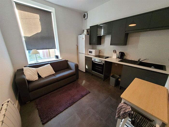 1 Bedroom Flat To Rent In Irvine Place, City Centre, Aberdeen, AB10