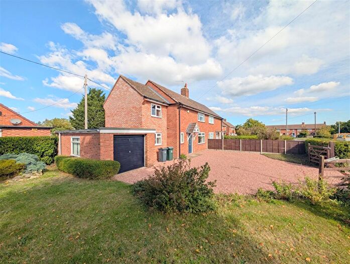 3 Bedroom Semi-Detached House For Sale In Queens Mead, Upton Upon Severn, WR8