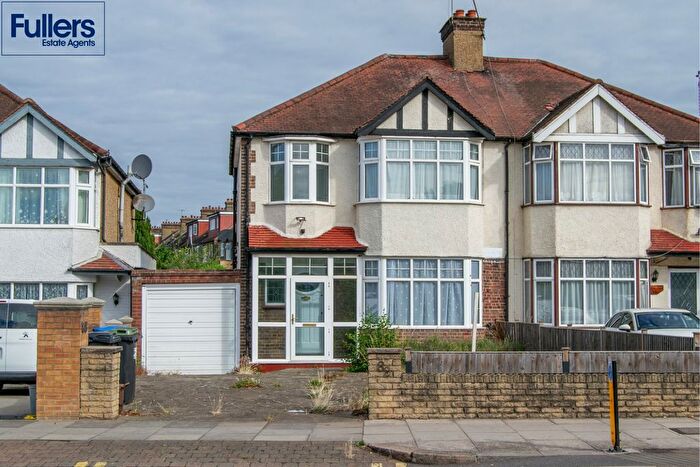 3 Bedroom Semi-detached House For Sale In Ridge Avenue, Southgate, N21