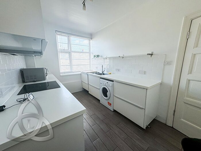 3 Bedroom Flat To Rent In Northways, College Crescent, Swiss Cottage, NW3